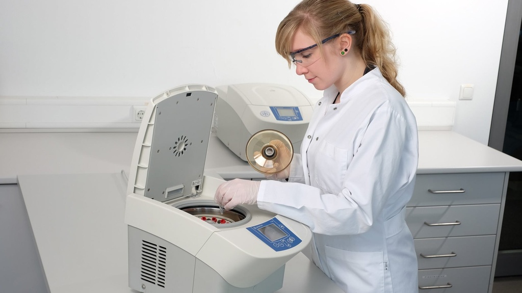 sigma-1-16-microcentrifuge.jpg