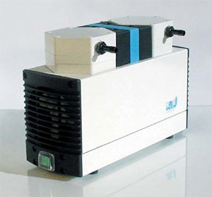 Vakuumpump KNF 820.3, 8 mbar, 20 l/min.